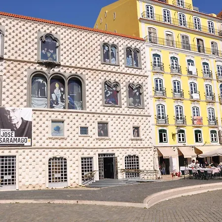 Alfama Patio By The River *